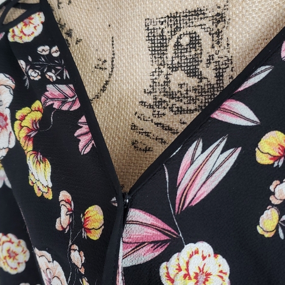 Rags to Wishes floral romper size Large - Picture 3 of 7